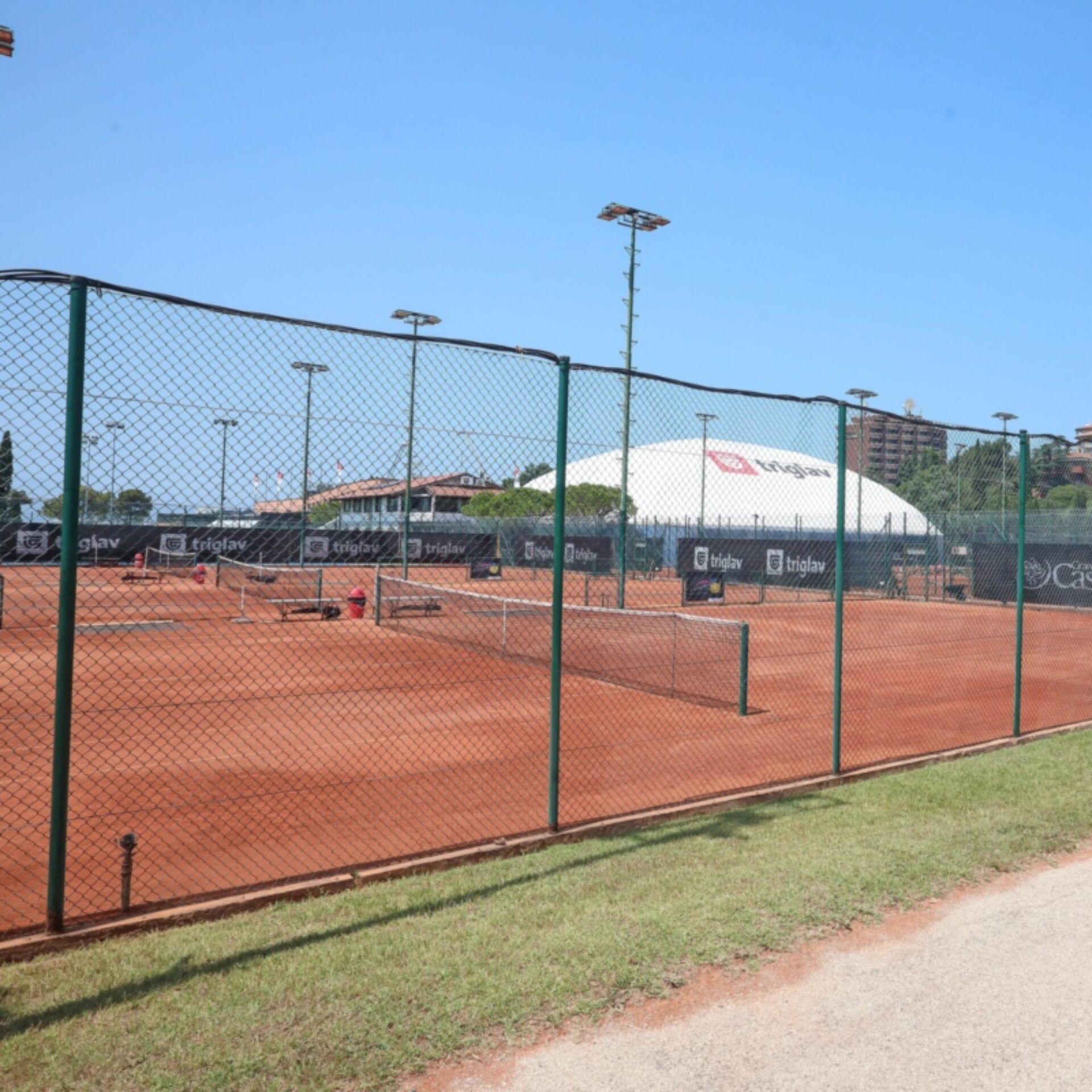 Odziv ZAPS na načrtovanje javnega odprtega prostora brez javnih natečajev: primer prenove športnih igrišč v Portorožu