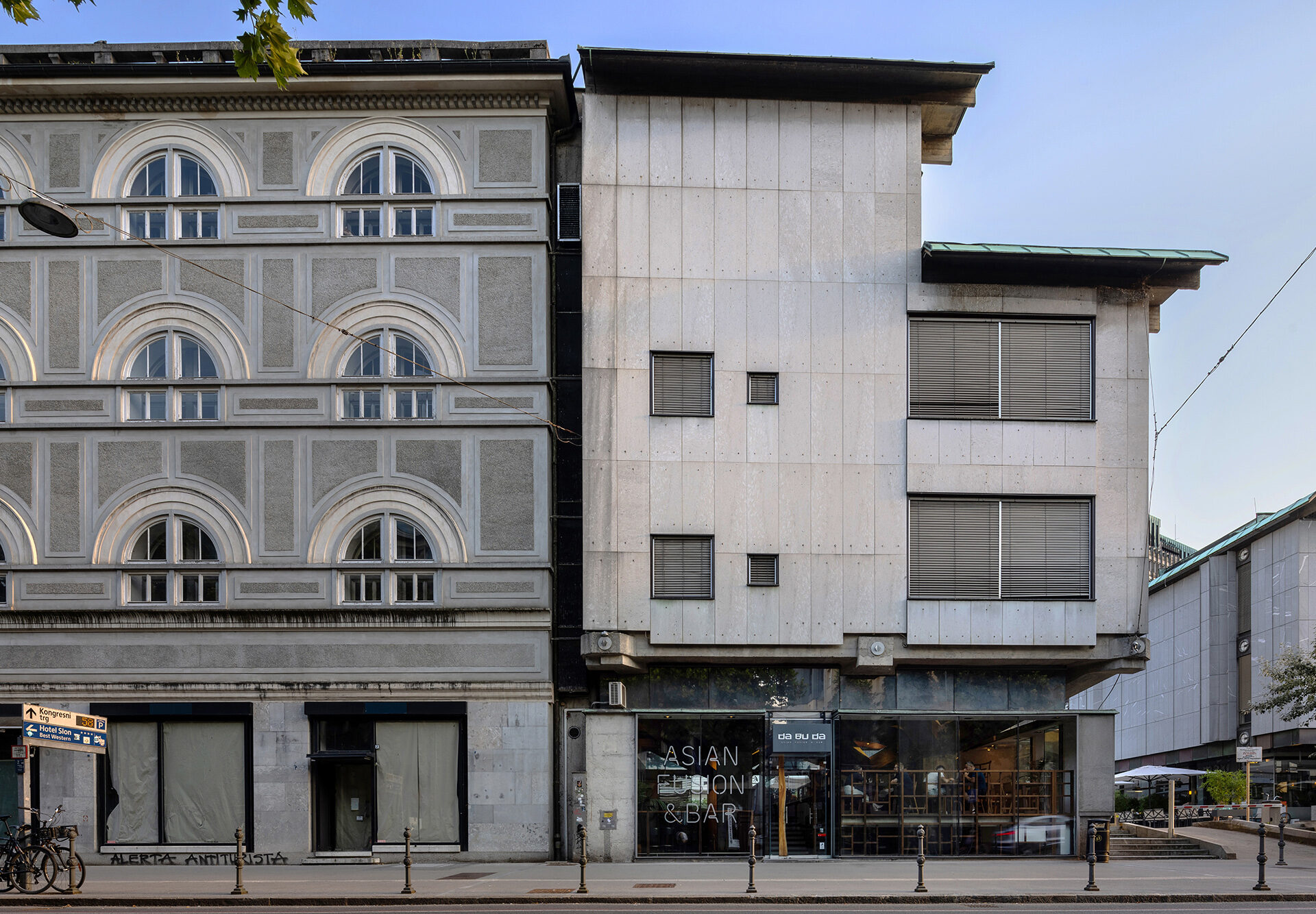 <span>ZAPS / </span>Vodstvo po razstavi Sosedske sorodnosti. Arhitekture med Furlanijo – Julijsko krajino in Slovenijo