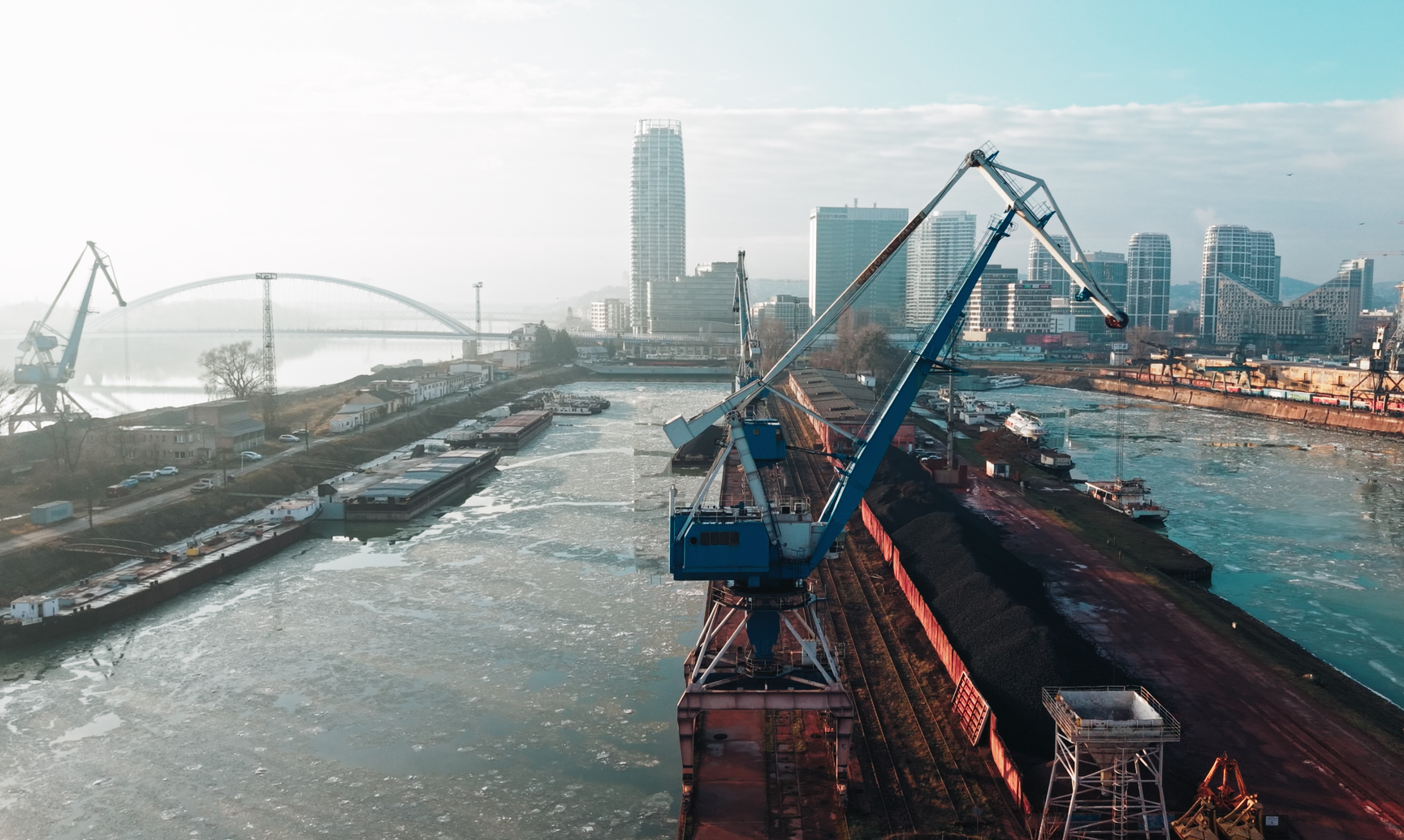 MEDNARODNI NATEČAJ ZA NAČRT PREOBRAZBE ZIMSKEGA PRISTANIŠČA V BRATISLAVI